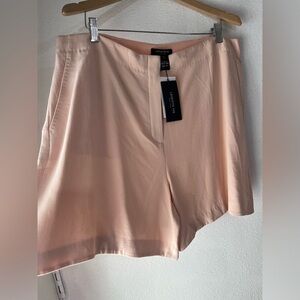 NWT Lafayette, 148 New York size 16 shorts macaroon peach